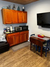 Adorable quiet guest house close to bike trail. - Image 5