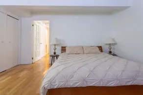 Bright, clean, 2 rooms semi-basement apartment - Image 5