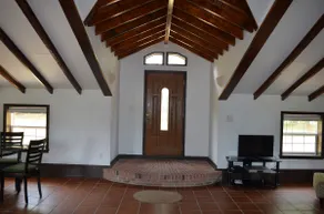 Spacious 2 Bedroom Guesthouse Near the Beach - Image 3