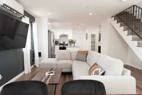 ☞Near the BLVD☞EV Charger☞Crib☞AC/Heat☞Parking☞W/D - Image 4