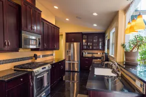 Luxury 4 bdr Parkfront Contemporary - Image 3