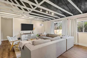 Serene Getaway Near Baylor and Magnolia Perfect for Relaxation and Exploration - Image 2