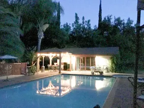Pool Side Guesthouse - Image 3