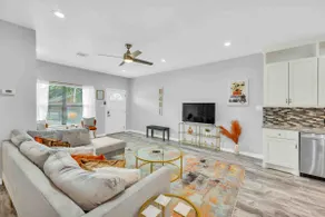 🍊 Home Away from Home Minutes from Downtown - Image 4