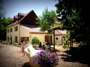 The Lodge, peacefully nestled in the countryside - Image 3