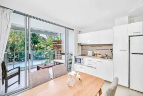 Palm Cove Escape, Pool, Balcony + Ocean Glimpse - Image 4