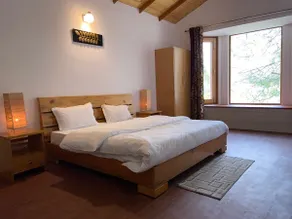 Treebo Vista Lago With Lake View - Image 5