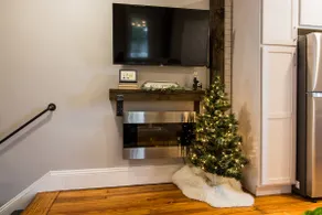 Lancaster Charm Meets Modern Elegance- 3 Bedroom - Image 4
