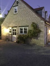 One bed cottage in village location. - Image 5