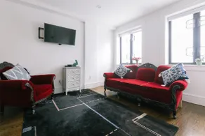 New 2 bed apt in townhouse 30 day legal - Image 3