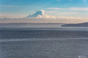 Waterfront Vashon Island Home with Mt Rainier View - Image 5