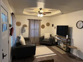Cozy, Three bedroom, Centrally Located - Image 3