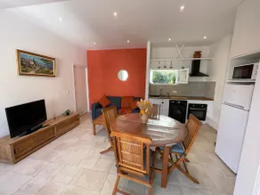 Le Village - cosy flat 5 min walk away from sea - Image 5