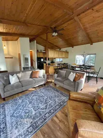 Cozy Chalet - heat+Fireplace WiFi Deck 2 King beds - Image 2
