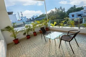 JOY - room with private terrace in French Town - Image 5