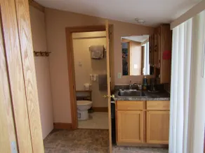 Quiet private suite with garage bay & kitchenette - Image 4