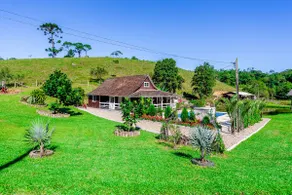 Incredible House on the Property with a Pool, Playground and Ponds - Image 2