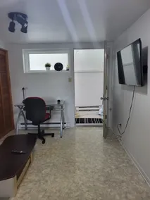 apartment with a private entrance - Image 3