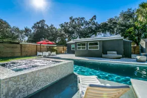Boutique Bungalow with Private Saltwater Pool - Image 5