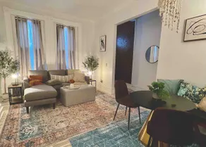 *Private Parking! Bohemian Row House - Image 3