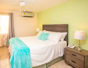 1-Queen size memory foam Bedroom with Free WiFi - Image 2