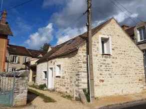 Small townhouse in the heart of the village - Image 1