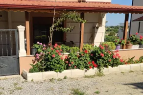 2+1 apartment 200 meters from the marina in Sığacık - Image 3
