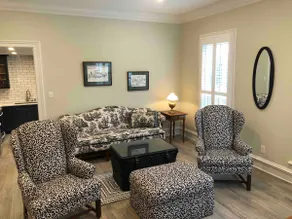 Parkcroft in heart of East Aurora - Image 4