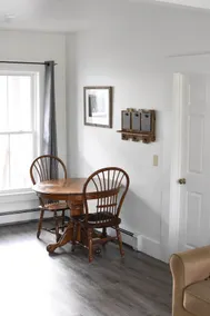 Bright 2 Bedroom On The Hill - Image 4