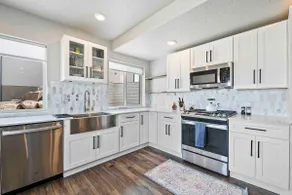 Luxe Apt w/ Unobstructed Views - Image 2