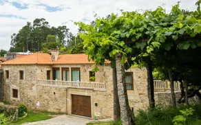 \"Casa do moinho\" garden, pool and barbecue. - Image 3