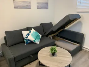 Spacious Cozy Retreat | Free Parking Included - Image 5