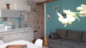 bright 2-room apartment in the heart of the city with terrace - Image 2