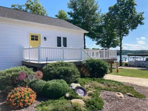 Lakefront 2 bedroom home with dock - Image 3