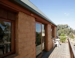 Redbank Winery Chestnut Cottage, Pyrenees - Image 4