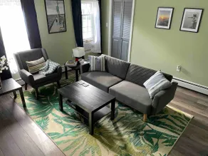 Lovely 2-BR upper floor near Lake Erie beaches - Image 2