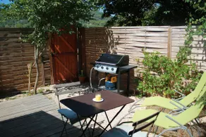 Small cottage with hot tub and private parking - Image 2