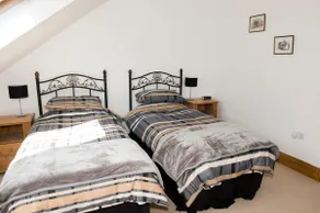 Barn conversion one bedroom - Image 2