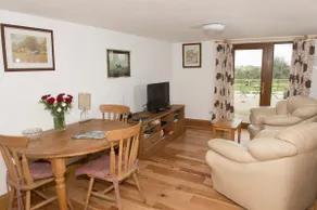 Barn conversion one bedroom - Image 4