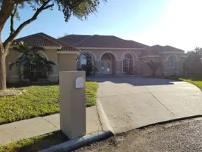 Big & Spacious 4BR House McAllen Texas, with Pool - Image 2