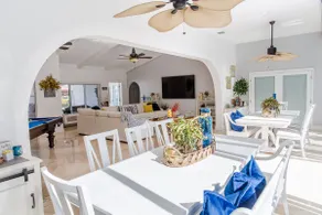 The Leonie! Luxury Home (Woodlands Country Club) - Image 4