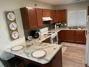 Cozy 1 Bedroom Apartment - Image 3