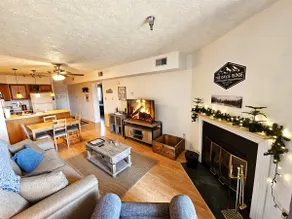 The Davis Ridge - Mt Views, Fireplace, Balcony - Image 2