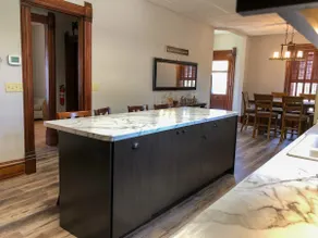 Driftless Manor Getaway - Image 4