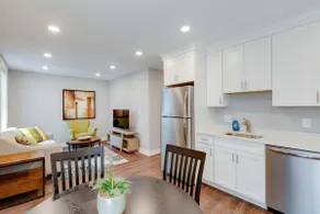 Free Parking 3 Bed 2 Bath | Peapod Rentals 88 - Image 4