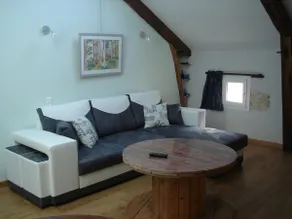 Stay on the upper floor of a mansion and studio - Image 2