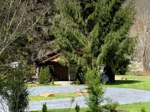 Romantic Chalet w/ Hot Tub close to Roan Mountain - Image 5