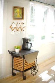 1900s renovated Farmhouse with spacious yard - Image 5