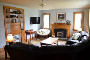 Grampy's House: Private, large semi-detached home - Image 4