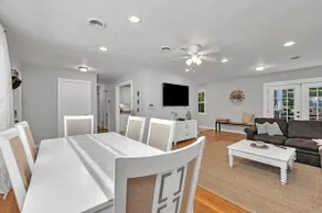 Charming Home Minutes Away from Golf and Hospitals - Image 4